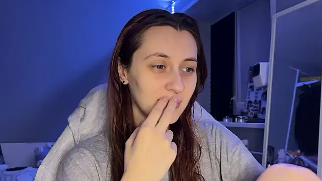 Uniarten online show from April 1, 2026, 6:38 pm