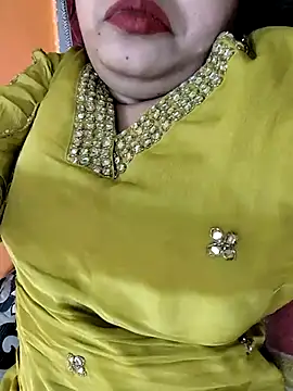 Snapshot of BigBustyRuhi chatting on April 1, 2026, 8:04 am BigBustyRuhi online show from April 1, 2026, 8:04 am