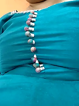 Snapshot of BigBustyRuhi chatting on April 4, 2026, 7:26 am BigBustyRuhi online show from April 4, 2026, 7:26 am