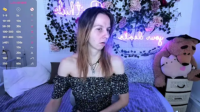 Snapshot of Bell_a_mi_ chatting on December 15, 2025, 1:50 pm Bell a mi online show from December 15, 2025, 1:50 pm