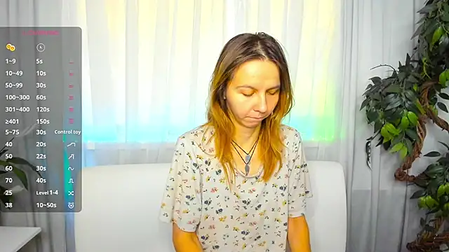 Snapshot of Bell_a_mi_ chatting on October 31, 2025, 10:34 am Bell a mi online show from October 31, 2025, 10:34 am