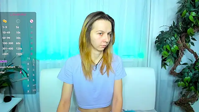 Snapshot of Bell_a_mi_ chatting on November 17, 2025, 11:14 am Bell a mi online show from November 17, 2025, 11:14 am