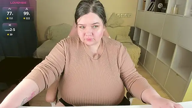 Snapshot of PlumPie chatting on September 9, 2025, 5:22 pm PlumPie online show from September 9, 2025, 5:22 pm