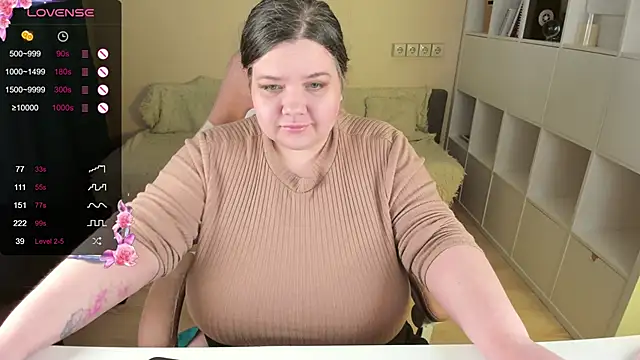 Snapshot of PlumPie chatting on October 31, 2025, 10:27 pm PlumPie online show from October 31, 2025, 10:27 pm