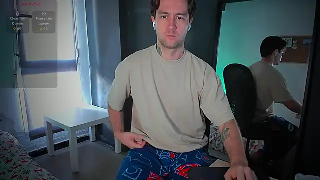 Snapshot of HonestAndrew chatting on October 28, 2025, 8:24 am HonestAndrew online show from October 28, 2025, 8:24 am