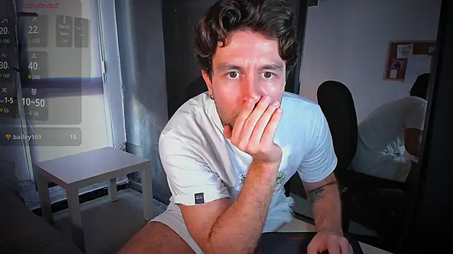 Snapshot of HonestAndrew chatting on October 31, 2025, 8:00 am HonestAndrew online show from October 31, 2025, 8:00 am