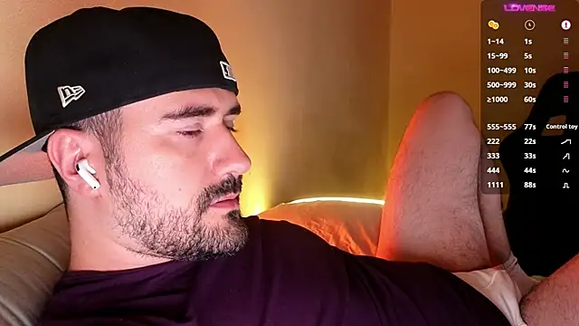 DominantTheo online show from November 17, 2025, 3:21 am