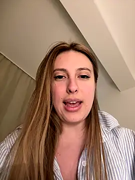 Snapshot of Eva_Ryen chatting on December 22, 2025, 8:20 pm Eva Ryen online show from December 22, 2025, 8:20 pm