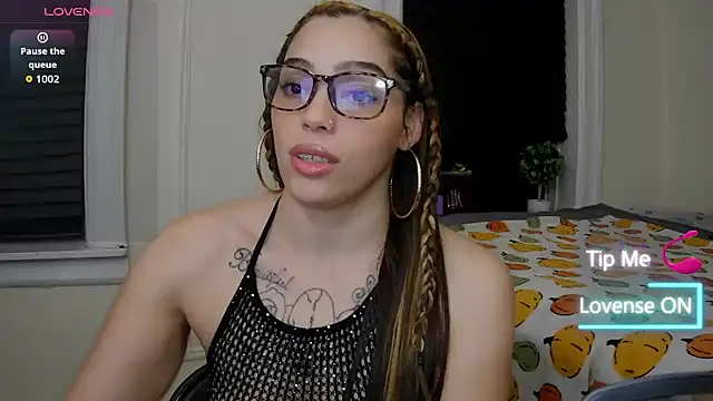 sapphirestorm8 online show from November 11, 2025, 3:23 am