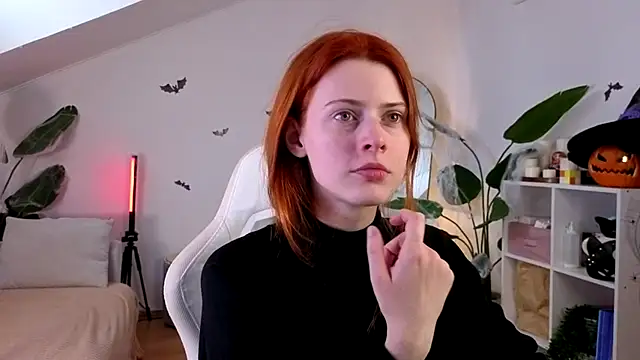 Snapshot of doll_lesli chatting on November 5, 2025, 8:39 am doll lesli online show from November 5, 2025, 8:39 am