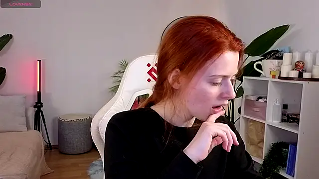 Snapshot of doll_lesli chatting on November 6, 2025, 8:29 am doll lesli online show from November 6, 2025, 8:29 am