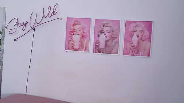 Adele LatinLady online show from April 12, 2026, 8:23 pm