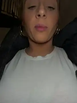 Strongqueen online show from November 9, 2025, 8:57 pm