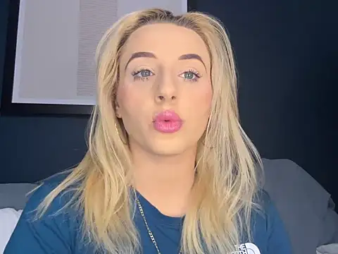 Strongqueen online show from February 15, 2025, 8:45 pm