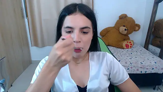 Snapshot of _elenna chatting on March 1, 2025, 8:32 pm elenna online show from March 1, 2025, 8:32 pm