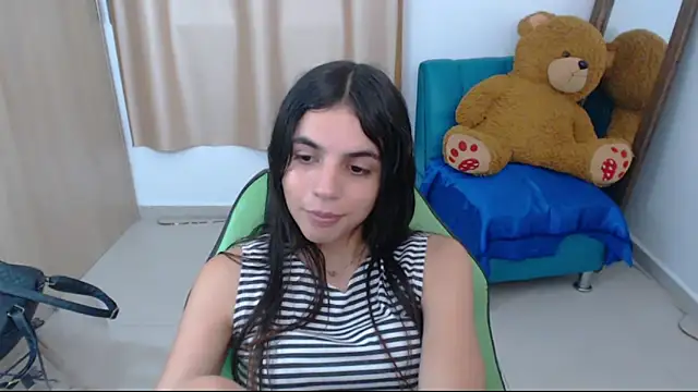 Snapshot of _elenna chatting on February 24, 2025, 11:41 pm elenna online show from February 24, 2025, 11:41 pm