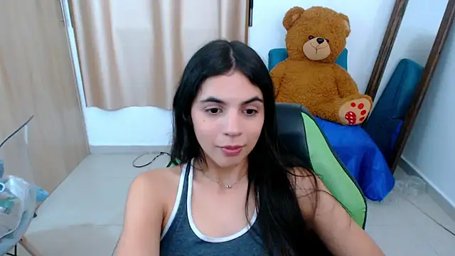 Snapshot of _elenna chatting on February 28, 2025, 11:45 pm elenna online show from February 28, 2025, 11:45 pm