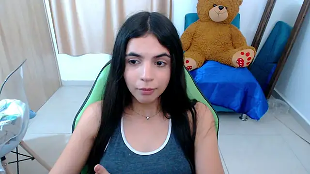 Snapshot of _elenna chatting on February 28, 2025, 8:39 pm elenna online show from February 28, 2025, 8:39 pm