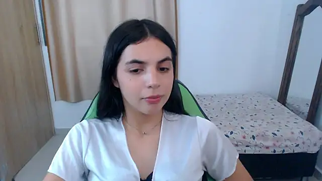 Snapshot of _elenna chatting on March 1, 2025, 11:37 pm elenna online show from March 1, 2025, 11:37 pm