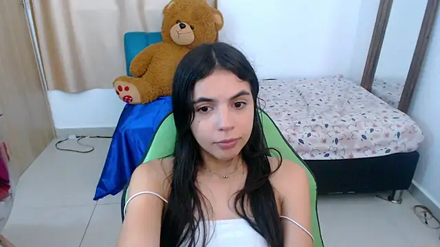 Snapshot of _elenna chatting on March 6, 2025, 8:27 pm elenna online show from March 6, 2025, 8:27 pm