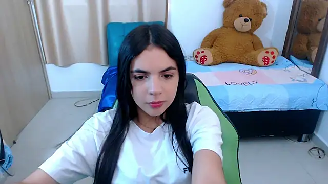 Snapshot of _elenna chatting on March 15, 2025, 5:37 pm elenna online show from March 15, 2025, 5:37 pm
