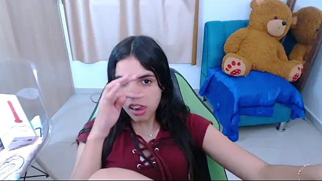 Snapshot of _elenna chatting on February 25, 2025, 11:26 pm elenna online show from February 25, 2025, 11:26 pm