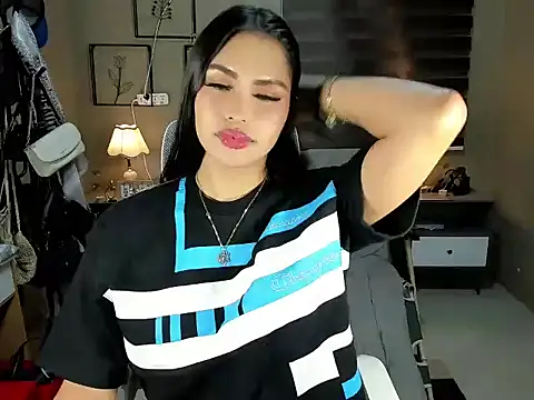 Snapshot of EternityBanks chatting on November 17, 2025, 4:44 pm EternityBanks online show from November 17, 2025, 4:44 pm