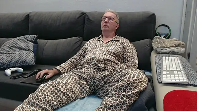 Nudelschwanz online show from February 9, 2026, 5:49 am