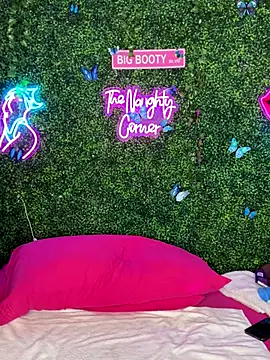 ThickAssRena online show from January 6, 2026, 10:47 pm