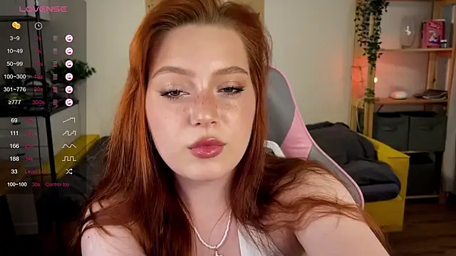 Snapshot of Sofy_Benson chatting on July 20, 2026, 1:24 pm Sofy Benson online show from July 20, 2026, 1:24 pm