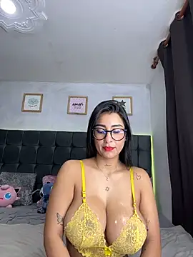 Snapshot of lovely_violet13 chatting on November 24, 2025, 4:07 pm lovely violet13 online show from November 24, 2025, 4:07 pm