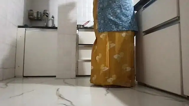 Snapshot of Riyasingh9 chatting on November 13, 2025, 3:54 am Riyasingh9 online show from November 13, 2025, 3:54 am