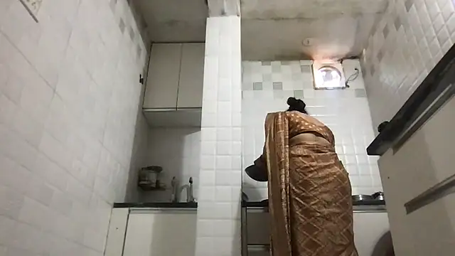 Snapshot of Riyasingh9 chatting on December 18, 2025, 4:28 am Riyasingh9 online show from December 18, 2025, 4:28 am