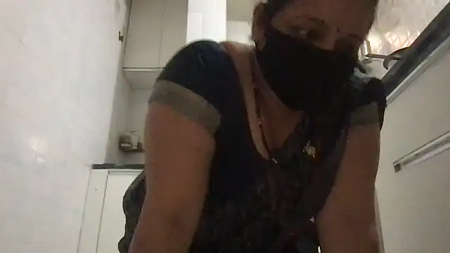 Riyasingh9 online show from February 12, 2026, 4:01 am