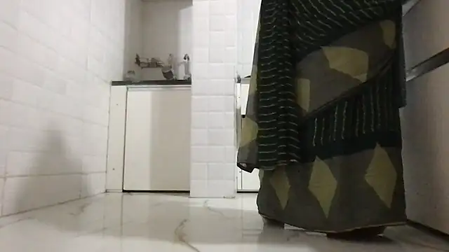 Snapshot of Riyasingh9 chatting on November 18, 2025, 4:16 am Riyasingh9 online show from November 18, 2025, 4:16 am