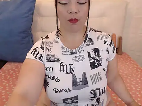 Snapshot of Angiee_BBW chatting on March 11, 2025, 5:57 pm Angiee BBW online show from March 11, 2025, 5:57 pm