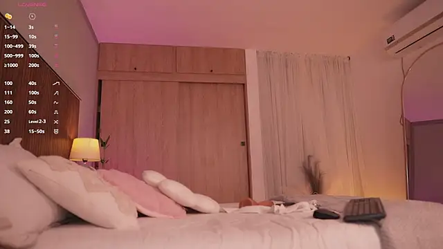 tatikiss  online show from February 7, 2026, 11:51 am