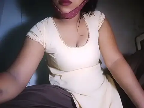 Snapshot of YUKTAPOWER chatting on November 12, 2025, 10:24 pm YUKTAPOWER online show from November 12, 2025, 10:24 pm