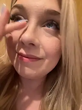 Snapshot of CherryAuroraa chatting on March 21, 2025, 7:35 pm CherryAuroraa online show from March 21, 2025, 7:35 pm