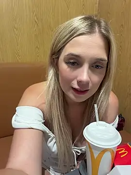 Snapshot of CherryAuroraa chatting on July 16, 2026, 10:18 pm CherryAuroraa online show from July 16, 2026, 10:18 pm
