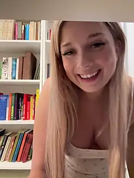 Snapshot of CherryAuroraa chatting on September 19, 2025, 10:52 am CherryAuroraa online show from September 19, 2025, 10:52 am