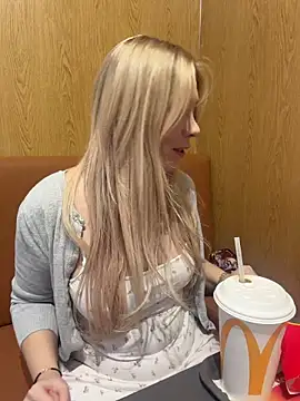 Snapshot of CherryAuroraa chatting on February 26, 2026, 12:05 pm CherryAuroraa online show from February 26, 2026, 12:05 pm