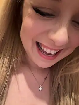 Snapshot of CherryAuroraa chatting on February 17, 2025, 6:39 pm CherryAuroraa online show from February 17, 2025, 6:39 pm