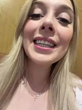 CherryAuroraa online show from March 5, 2026, 1:08 pm