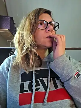 Snapshot of Lina_lou4 chatting on February 1, 2026, 10:02 am Lina lou4 online show from February 1, 2026, 10:02 am