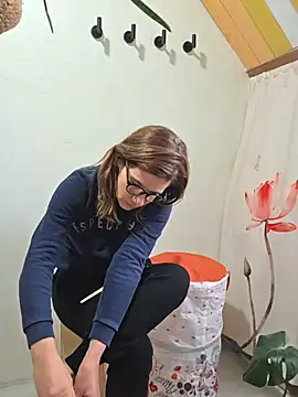 Snapshot of Lina_lou4 chatting on February 4, 2026, 2:45 pm Lina lou4 online show from February 4, 2026, 2:45 pm