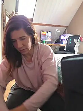 Snapshot of Lina_lou4 chatting on December 20, 2025, 10:07 am Lina lou4 online show from December 20, 2025, 10:07 am