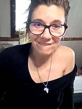 Snapshot of Lina_lou4 chatting on March 15, 2025, 1:18 pm Lina lou4 online show from March 15, 2025, 1:18 pm