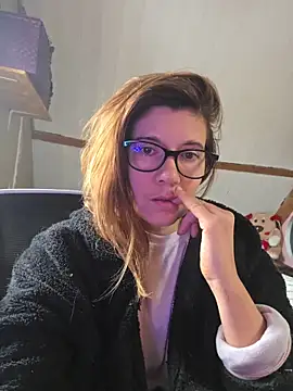 Snapshot of Lina_lou4 chatting on November 19, 2025, 8:47 am Lina lou4 online show from November 19, 2025, 8:47 am