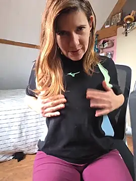 Snapshot of Lina_lou4 chatting on December 21, 2025, 1:35 pm Lina lou4 online show from December 21, 2025, 1:35 pm